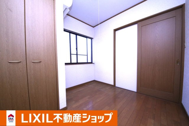 久喜市南２丁目 中古戸建の洋室|多目的に使える１階洋室