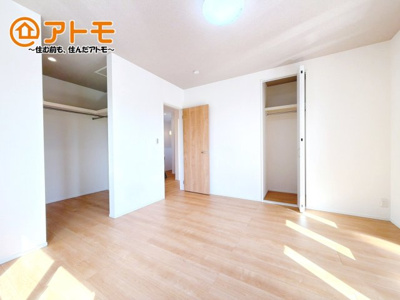 【寝室】 | 沼津市岡宮　新築一戸建て　4号棟 | 毎日すごす部屋の広さや陽当りも気になるポイントですね！現地で体感してみてください♪