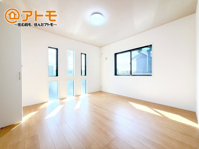 【寝室】 | 沼津市岡宮　新築一戸建て　4号棟 | 各居室に収納がついているので、部屋の中をすっきり見せることができますね！
