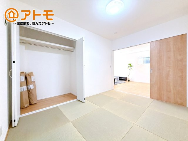 【内装】 | 沼津市岡宮　新築一戸建て　4号棟 | 和室は客間としてはもちろん、家事の休憩やお子様のおむつ替えにもピッタリ♪