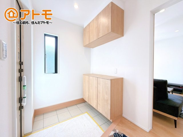 【玄関】 | 沼津市岡宮　新築一戸建て　4号棟 | 玄関は収納付きで使い勝手良好♪見た目もすっきり♪