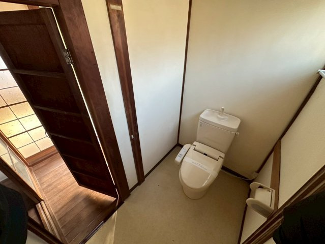 中央六丁目　一戸建借家のトイレ