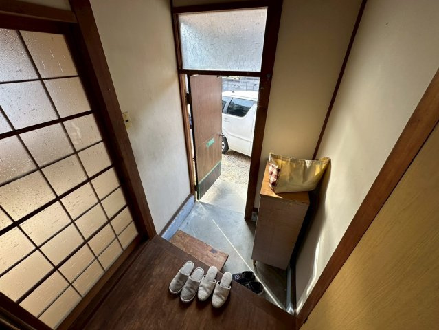 中央六丁目　一戸建借家の玄関