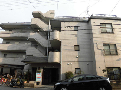 【外観】 | メゾンエルセビア | 白基調の綺麗なマンションです。