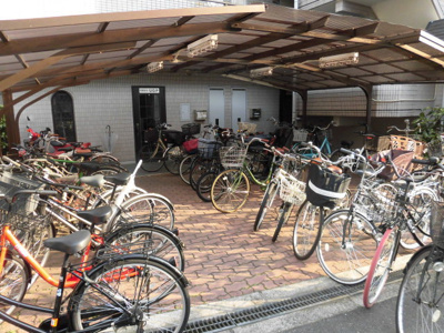 【駐車場】 | メゾンエルセビア | 屋根付きの駐輪場です。