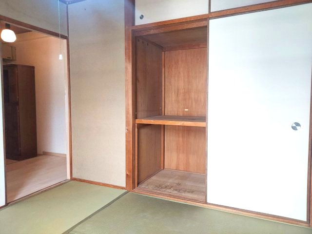 宝塚光明住宅3号棟の和室|和室北側約4.5帖