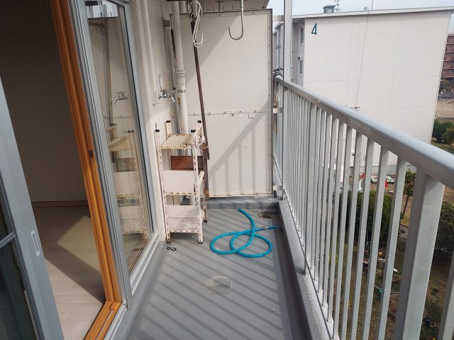 宝塚光明住宅3号棟のバルコニー