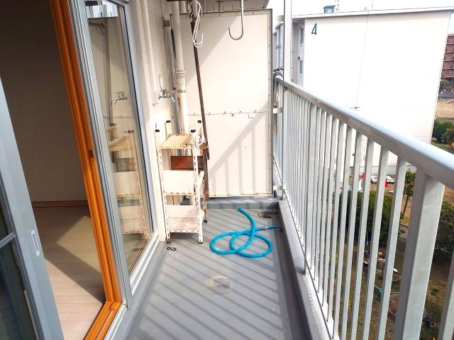 宝塚光明住宅3号棟のバルコニー