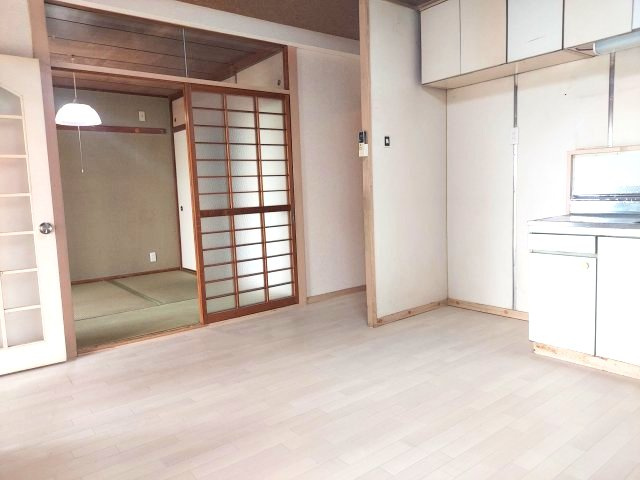 宝塚光明住宅3号棟の居間・リビング