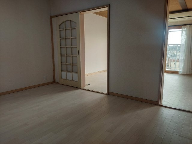 宝塚光明住宅3号棟の居間・リビング