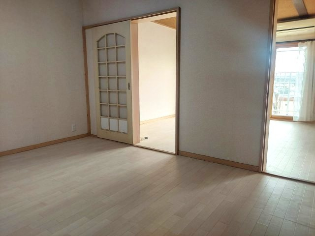 宝塚光明住宅3号棟の居間・リビング