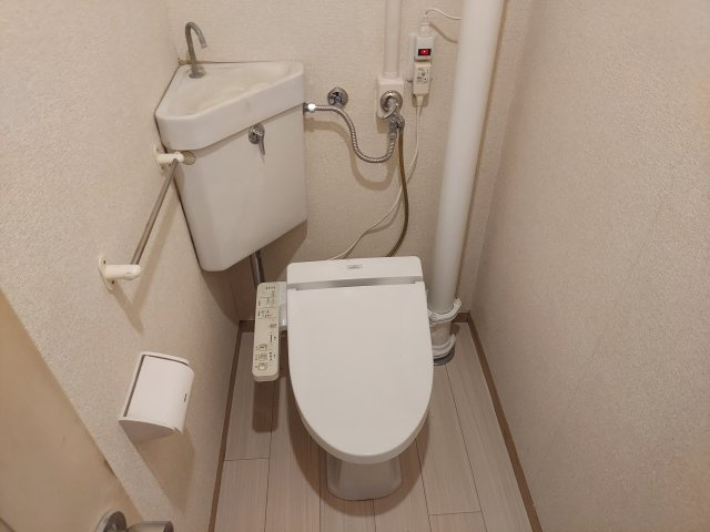 宝塚光明住宅3号棟のトイレ|温水洗浄便座付き