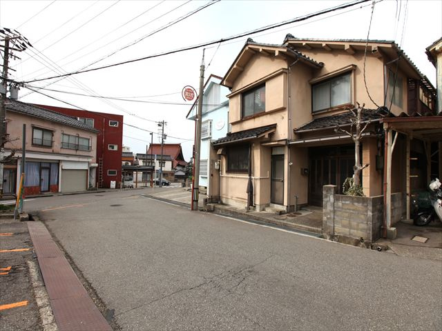 【前面道路含む現地写真】の画像