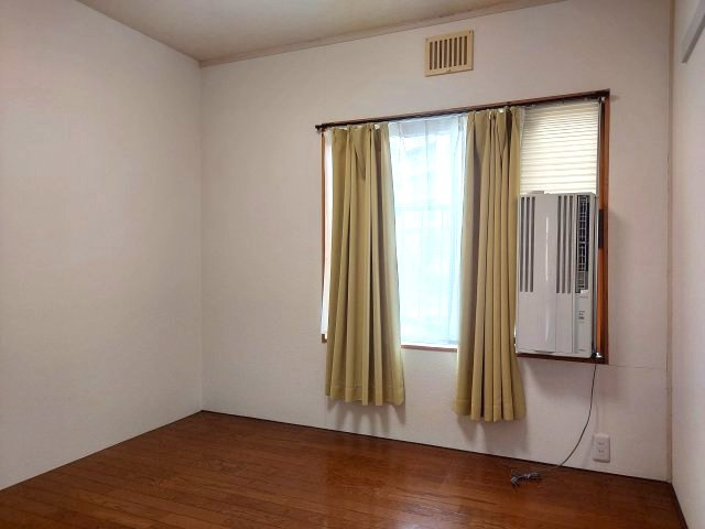 逆瀬川ハイツ3号棟の洋室|洋室西側約4.5帖