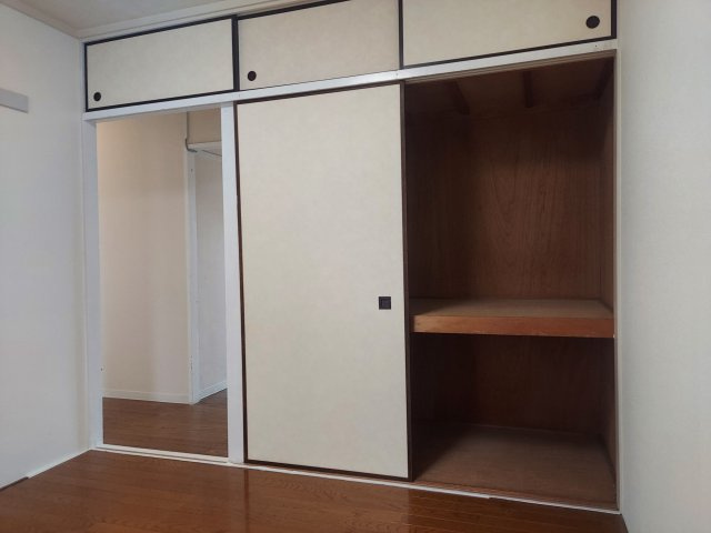 逆瀬川ハイツ3号棟の洋室|洋室西側約4.5帖