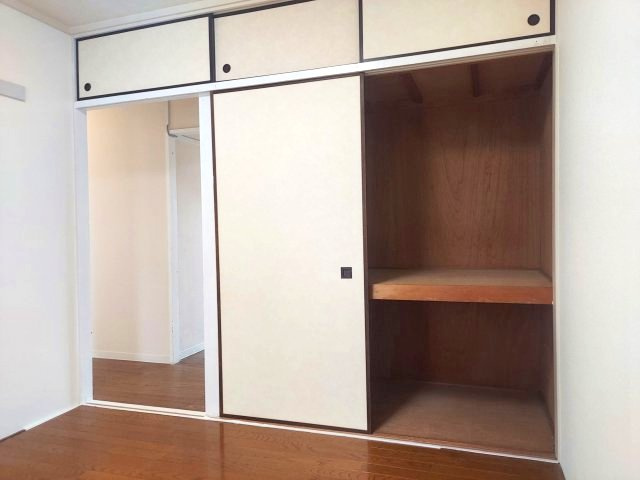 逆瀬川ハイツ3号棟の洋室|洋室西側約4.5帖