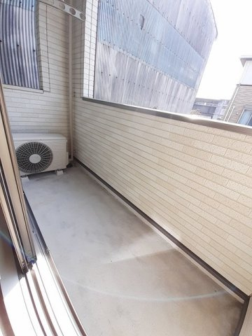 ユーズガーデン　Ⅰのバルコニー|外からの目が気にならないバルコニーで洗濯物が干せます