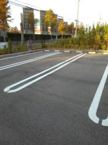 ユーズガーデン　Ⅰの駐車場|カースペースがあります