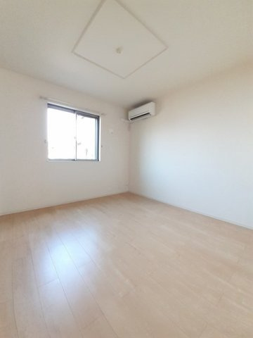 ユーズガーデン　Ⅰの内装|明るい室内です