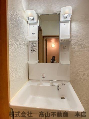 ウイングライフの洗面所