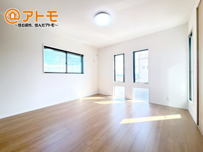 【寝室】 | 沼津市岡宮　新築一戸建て　5号棟 | 各居室に収納がついているので、部屋の中をすっきり見せることができますね！