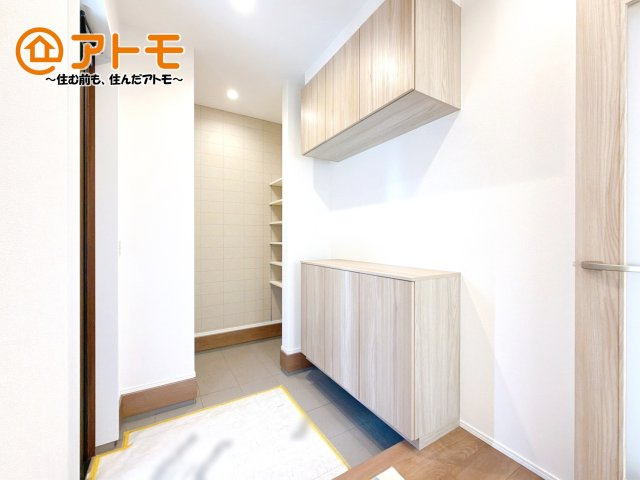 【玄関】 | 沼津市岡宮　新築一戸建て　5号棟 | 玄関は収納付きで使い勝手良好♪見た目もすっきり♪