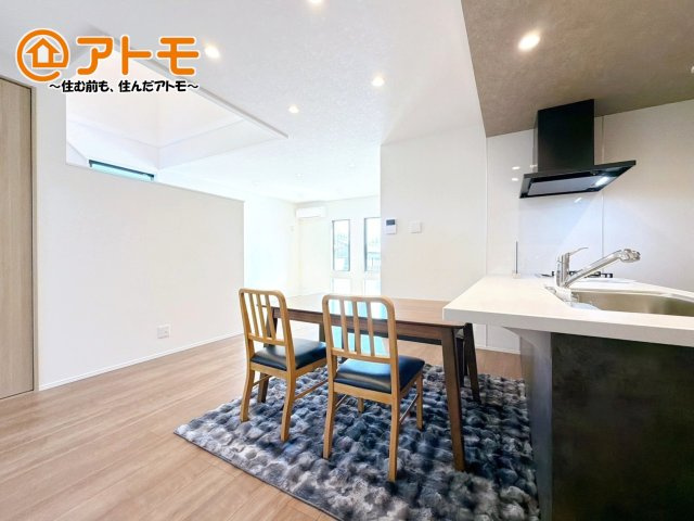 【居間・リビング】 | 沼津市岡宮　新築一戸建て　5号棟 | 家族団らんのイメージは、リビングを思い浮かべませんか？リビングこそ広々とした空間が良いですね♪