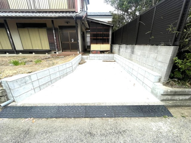 南飯塚462邸の駐車場
