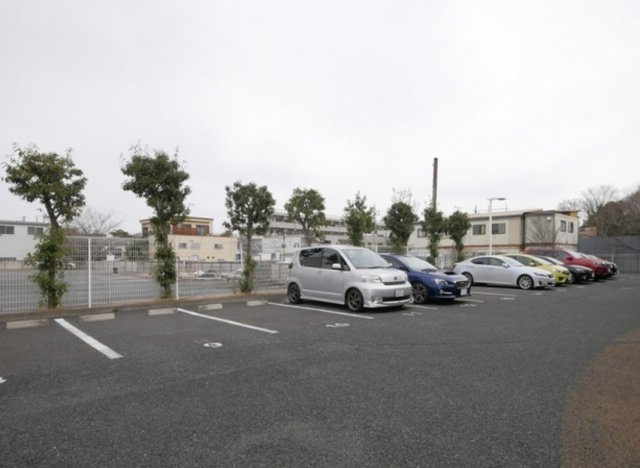 グリーンハウス高松の駐車場