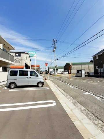 レット・イット・ビィ１の駐車場