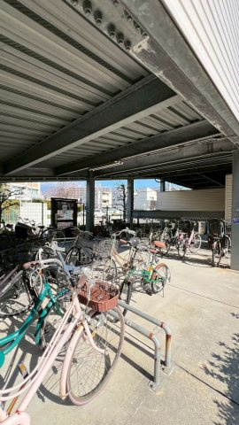ルネヒューマンズガーデンパラディオＢ棟の駐車場|駐輪場