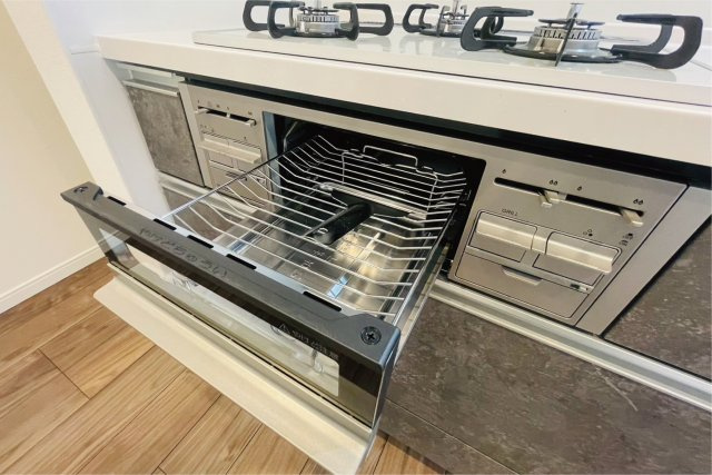 東野竹田　新築参考プランのその他|【グリル】
余分な油をカットし、カリッとふっくら焼き上げるグリル！コンロとの併用で時短にも♪
