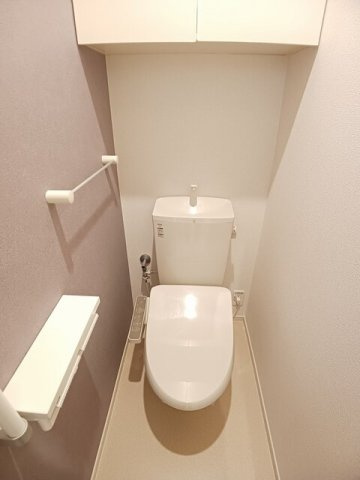 プラシード坂本Ａのトイレ|ゆったりとした空間のトイレです