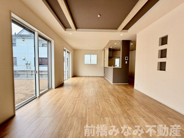 【新築】前橋市後家町　１号棟(全２棟)　ブルーミングガーデン　新築建売分譲の居間・リビング|おしゃれな居間です