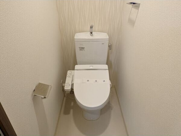 ポルトボヌール神戸湊川公園のトイレ|同物件別部屋写真
