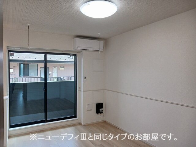【居間・リビング】 | ヒカルサ西大宮 | こちらの居間で趣味の時間をお楽しみください
