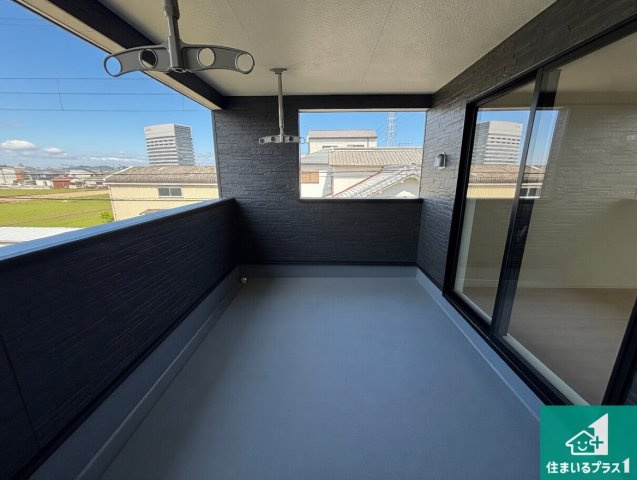 和歌山市北出島　第1期　新築一戸建てのバルコニー|ワイドバルコニーは洗濯物を干すスペースが広いのでご家族が多くても安心！