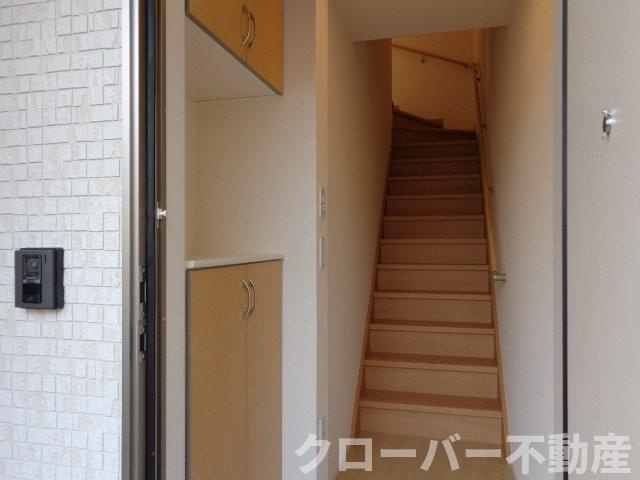 マリアージュの玄関|下駄箱と階段