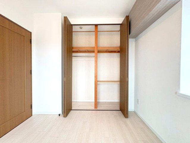 ◆７階三方角住戸につき陽当たり・通風・眺望良好◆全居室窓あり◆ヴェルドミール栗東の洋室|洋室クローゼット