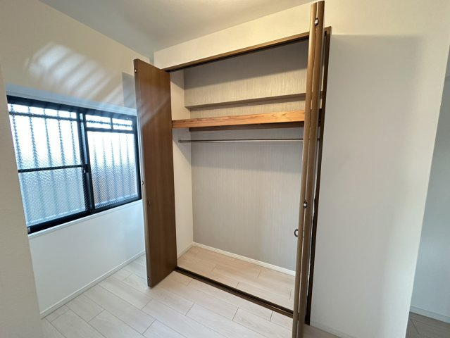 ◆７階三方角住戸につき陽当たり・通風・眺望良好◆全居室窓あり◆ヴェルドミール栗東の洋室|洋室クローゼット