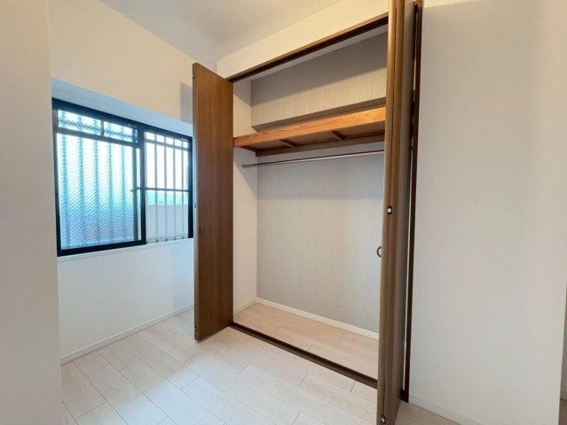 ◆７階三方角住戸につき陽当たり・通風・眺望良好◆全居室窓あり◆ヴェルドミール栗東の洋室|洋室クローゼット