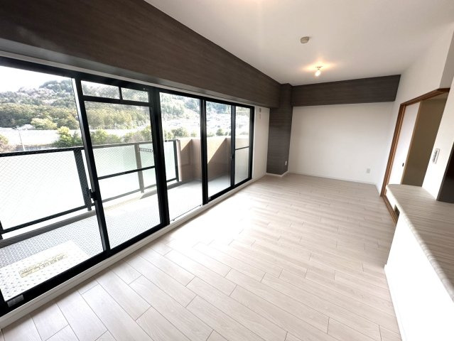 ◆７階三方角住戸につき陽当たり・通風・眺望良好◆全居室窓あり◆ヴェルドミール栗東の居間・リビング|リビング