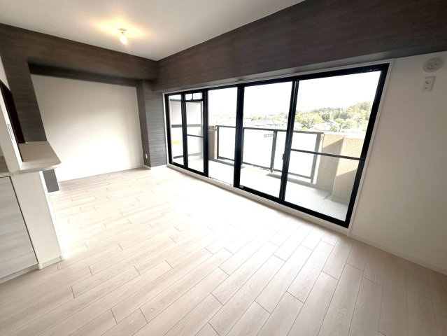 ◆７階三方角住戸につき陽当たり・通風・眺望良好◆全居室窓あり◆ヴェルドミール栗東の居間・リビング|リビング