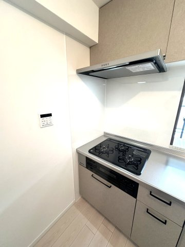 ◆７階三方角住戸につき陽当たり・通風・眺望良好◆全居室窓あり◆ヴェルドミール栗東のキッチン|コンロ