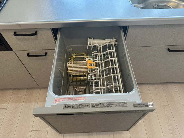 ◆７階三方角住戸につき陽当たり・通風・眺望良好◆全居室窓あり◆ヴェルドミール栗東のキッチン|食器洗浄乾燥機
