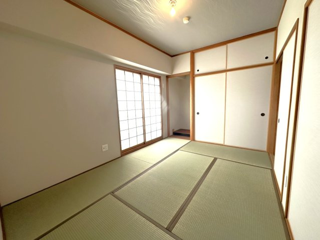 ◆７階三方角住戸につき陽当たり・通風・眺望良好◆全居室窓あり◆ヴェルドミール栗東の和室|和室