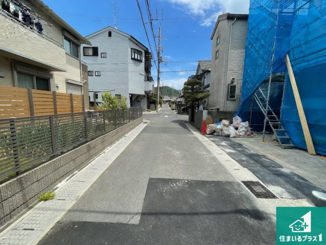 宇治市五ケ庄一里塚　第1期　新築一戸建ての前面道路含む現地写真|周辺は落ち着いた街並みの住宅地！子育てがしやすい住環境です！まだ未完成ですが、現地でしかわからない事もございます。是非一度ご覧ください。