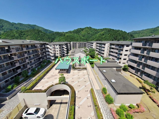 【外観】 | サンシティ桂坂ロイヤル参番館 | 平成4年3月建築　管理会社：株式会社長谷工コーポレーション