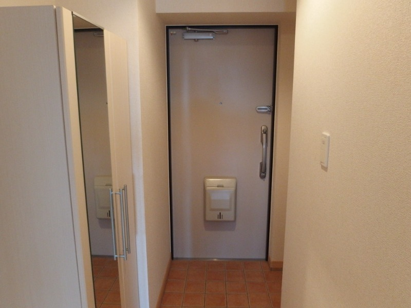 サンリット三建の玄関