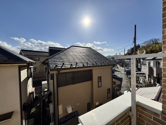 長房町　中古戸建の展望|南側に面したベランダで、日差しをたっぷり感じられる暮らしが叶います。
